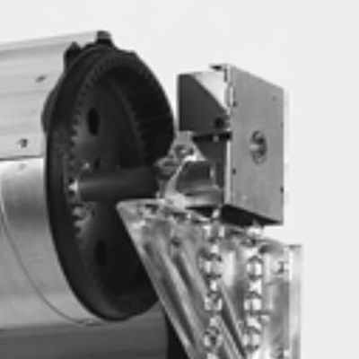 Reduced drive chain hoist for doors >10' wide or >10' tall